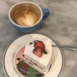 #모모케이크#momocake#대구케이크#대구디저트#수성구디저트#수성구케이크 캬~~나를 위한 라떼랑 케키한조각💕 사진은 좋지만 ㅋ ㅋ실상은... 