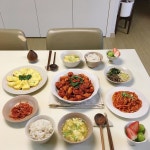 Instagram 上的 알콩달콩 👧🏻 👦🏻❤️：「 지치는 수요일 고기 반찬 먹고 힘내기🐥 . 오늘 저녁은 닭갈비 볶아 먹었어요!... 
