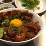 Instagram의 은 은 언덕 애님: “카오카무... #앳_카오카무 #앳_한남동 #instarestaurant #restaurant #instafood #food #족발덮밥 #족발밥…”