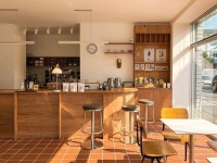 krug. on Instagram: “🕰 햇살 가득 한 크루그에서 오늘도 편하게 머물다 가세요.” - 2023 | 부엌바닥, 소규모 식당 디자인, 책꽃이 디자인