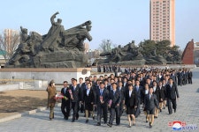 전국농촌청년작업반, 청년분조열성자회의 참가자들 만경대 방문, 평양시내 여러곳 참관 | 방 문
