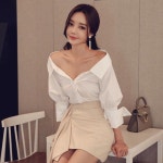 주식회사 로에르🕊 on Instagram: “😀 #에어컨 #시원 #굿데이 #오프숄더 #블라우스”