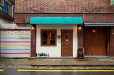 화이트&우드톤 가정집 분위기의 10평 레스토랑 인테리어 사례 (광진구 화양동)