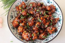 Sticky Sesame Cauliflower | Sticky sesame cauliflower, Cauliflower, Spicy cauliflower