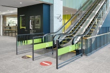 Pin de 윤미강 em 사인 | Sinalização, Design gráfico ambiental, Sistemas de sinalização