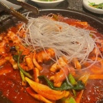 만석인 노포 . . . 나 밥사주러 오신 분 찐 감탄하며 맛나게 드심😋 오늘 날씨 죽이드라👍🏻 #뱃고동#압구정뱃고동#오징어불고기백반... 