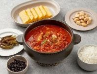 단밥 국내산 돼지고기 김치찌개 1.1kg 1개입 | 음식, 식품 아이디어, 돼지고기 김치찌개