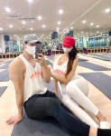 주말운동❤️ 쫑돼지가 준 예쁜 꼬까옷 입구 등운덩 쫑돼지따라 헬창모드 크크크💪 @flex_johan . . #오버더리밋#짐웨어#운동복... 