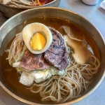 양각도의 평양냉면맛이 너무 그리워서, 하모 산책도중에 포장해와서 집후다닥 와서 예쁜그릇에 담아서 뇸뇸. 불었을줄 알았는데 하나도... 