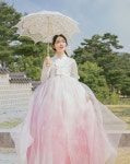 한복스냅 | 웨딩스냅 | 커플스냅 | 룩북촬영 | . 🌼저희 한복대여점에서 직접 디자인한 한복입니다!🌼 🌼This hanbok is... 