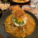 Instagram의 먹을 복이 많은 푸드펜다 🍚님: “✏️언니네함바그 매콤함바그 . 요런 함바그 사먹는거 진짜 진짜 오랜만이에여... 