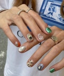 Jenny nail 🥚 on Instagram: “#재니네일 #유니크네일 #유니크 #반반네일 정말 항상 예쁜디쟌 하게 해쥬는 고객님... 