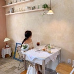 아담했지만 분위기는 너무 취저였던 공간 🤍 🔖#거제카페 #소동동 경남 거제시 일운면 반송재로 482-17 소동패밀리힐 29동” - 2021 | 거제시