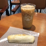 #김포공항 #파리바게트 #공항핫도그 #엔제리너스 #바닐라라떼 #냠냠 #일상 … | Hot dog buns, Food, Pretzel bites