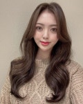 가로수길미용실 더봄헤어 실장 혜성 on Instagram: “#레이어드펌 #레이어드컷 . . 여성스럽고 내추럴한 굵은웨이브펌💓 얼굴형을 보완해주고... 