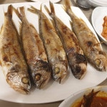 Instagram의 요리연구가 한명숙님: “비오니까 영광에서 먹은 #굴비정식... 직접 손으로 발라주시고 후식으로 영광 모시떡도 한상에 차려 주시는…”