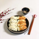 Instagram의 채리맘님: “만두모닝~ 직접만든 손만두 만두언니 고추만두 김치만두 쪄서 먹었어요 담백하고 속도 푸짐하니 너무 맛있네요... 