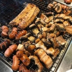 신남ㅋㅋㅋ 오늘 소개해드릴 음식은요 존맛탱탱구리 장어입니다 파주에 갈릴리농원은 가게 크기만해… | Recipes, Food, Sausage