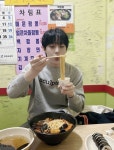 #ENHYPEN #엔하이픈 #SUNOO #선우 #EN_loG | Pas foto, Gambar pacar, Foto lucu