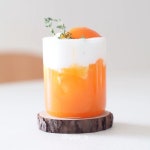 Pin page Hehet, 헤헷😊 on Instagram: “⠀ ⠀ ⠀ ripe persimmon 💛⠀ ⠀ ⠀ ⠀ ⠀ ⠀ ⠀ #홍시라떼” | Fresh drinks... 
