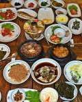 전주 푸짐한  한정식 🥄🥢  2인분 한 상  초토화 😋😋 . .   전주한정식  한옥마을  전주여행   전주맛집  양반가... 