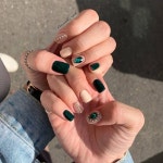 사용합니다💎스톤아트전문💎 다들 궁금해 하시던 딥그린 컬러!!👀 울 고객님께서 손수 찍어주신 인증샷..💕 자연광에서 봤을때 요래요래... 