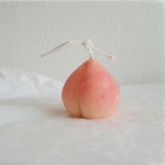 소품공방 꾸하쥬 在 Instagram 上发布：“리얼하게 표현해 보는 복숭아 캔들이에요🍑”