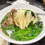 양무침 양지육수의 칼국수 그리고 평양냉면이 유명해요 음식들이... 예전 우체국자리 새 건물로 이전했어요 훨씬 쾌적해지고 좌석도 두배 이상... 
