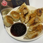 Instagram의 👩🏻🤳🏻💭님: “EXO 말고 #조인성 님이 모델인 #갓뚜기 의 #XO만두 종류별로 구워서 만두 한판💪🏻🐷💕 역시 갓뚜기답게... 