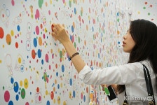 치유로 승화된 예술, 쿠사마 야요이 展 – A Dream I Dreamed 무한함과 소멸을 담은 작품들 | 예술