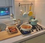 우남매가 사는 집🏡 trên Instagram: “저녁은 돼지갈비 굽굽🥢... 침대누웠는데 여기 글쓰다 4번을 꾸벅 졸고 ㅎㅎㅎ . 아 오늘 일을 너무…”