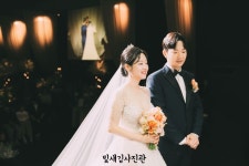 MJ컨벤션 다이너스티홀 웨딩본식스냅 서브스냅 [빛새김사진관] 부천 엠제이 스냅촬영 견적 공유 어두운 웨딩홀 플라워샤워... 