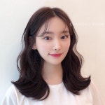 중단발 ‘거지존’도 분위기 여신으로 만들어주는 물결무늬 ‘플라워펌’