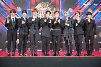 Pin by fairyhyunee on stray kids | Awards ceremony, Golden discs, Kids