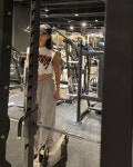 헬스장에서 무림의 고수같이 회원복st로 티셔츠,반바지 입으시고 고중량 스쿼트를 무심하고 조용히 하시는 여성분을 보고 오와 너무... 
