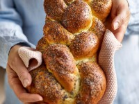 Flätat vallmobröd – perfekt buffébröd | Recipe in 2024 | Challah, Challah bread recipes, Challah bread