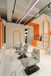 [No.3096 ABC HAIR SALON] 오렌지 컬러로 포인트를 준 30평 헤어살롱 인테리어 en 2024