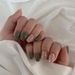 𝓝𝓪𝓲𝓵 𝓑𝓲𝓷 네일빈 on Instagram: “귀여운데 깔끔하고 은근 화려한 디자인 💚 • 색상 @verygoodnail #퀸즈 S13... 