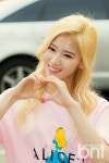 [bnt포토s] '기승전 샤샤샤~' 트와이스 사나 '이 애교, 매주 안 보면 사나 못 사나~' | Twice サナ, サナ, ちゃん