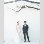 … | 사진, 스튜디오 하늘과 맞닿은 루프탑 스튜디오💙 겨울연가 떠오르는 비주얼 사진, 자연광 + 루프탑 스냅의 조합은..😌 스파지오... 