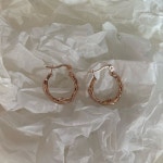 Instagram의 E N C E M O M E N T • 앙스모멍님: “Wavy Earrings ; rose gold plated silver”