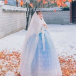 청춘한복아랑 | 🗓 12월 25일 오후 2시부터 1월 ~ 2월 예약 오픈! 아랑한복에서만 경험할 수 있는 겨울의 낭만!☃️ 따뜻하고 아름다운... 