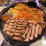 직원 분이 다 구워 주셔서 개꿀따리ㅎㅋ 가게가 고기 본연에 집중한 느낌이라 더 좋았다!  물론 밑반찬들도 존맛이라 먹는 내내 친… en 2024