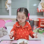 있는 우리 아기  앞으로도 잘 다녀보자  . . . . . . #셀카  오늘 어린이집에 가서 난생 처음 학부모 상담이란걸 다녀왔다 생각했던거 보다... 