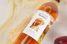 product photography | 도란원 샤토미소 웨딩 와인 in 2023 | Rose wine, Photography, Sweet