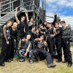 Pin page Pin oleh Sukii Jn di SEVENTEEN [세븐틴] di 2024 | Seventeen, Gambar pacar, Produser musik