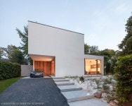 간결한 아름다움을 뽐내는 바우하우스 주택 | 호미파이 & homify in 2023 | Modern house exterior, Dream house exterior, Bauhaus