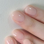 다 완전 잘나가요🩷 글리터젤 문의 @icegelnail #아이스젤 #icegel #루나샤인젤 #웨딩네일 #봄네일 | 코랄 네일, 간단한 네일, 네일 컬러