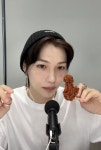 13.08.22 Chicken Mukbang🍗💙💛 (치킨 먹방입니닭🍗💙💛)