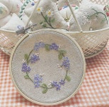 #파란꽃 리스🌿 어릴때부터 파란색이 참 좋았어요~~ 나이 든 지금도..😊🌿 #프랑스자수 #자수